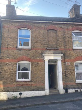 Flat to rent in Longley Road, Rochester