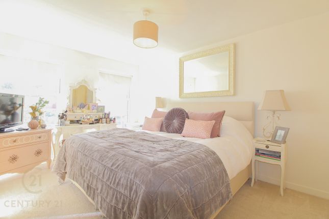 Terraced house to rent in Cambisgate, Church Road, London