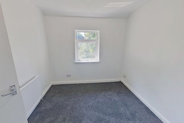 11, Masefield Avenue, Bradford photo 5
