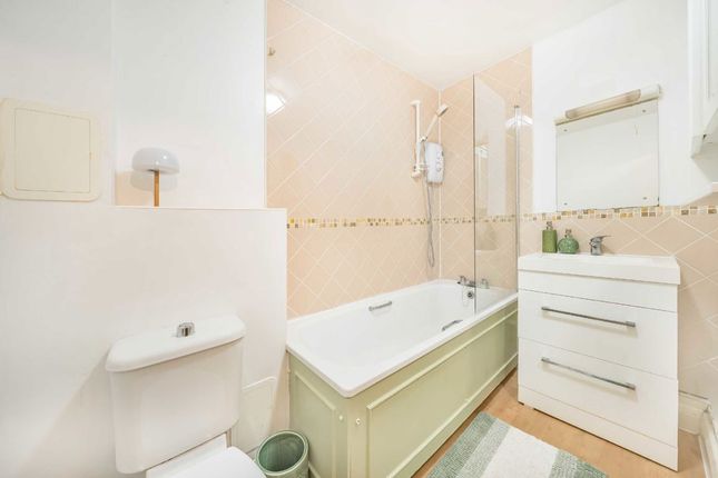 Flat 6, 48, Lyveden Road, Tooting photo 4