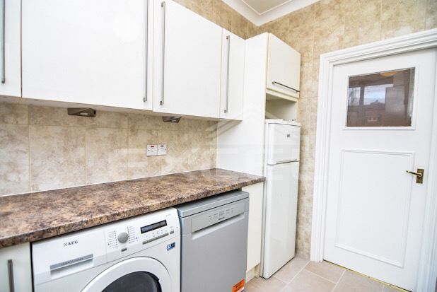 Flat 4, 20, Frognal Lane, Hampstead photo 3