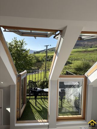 24, Friezland Lane, Oldham photo 4