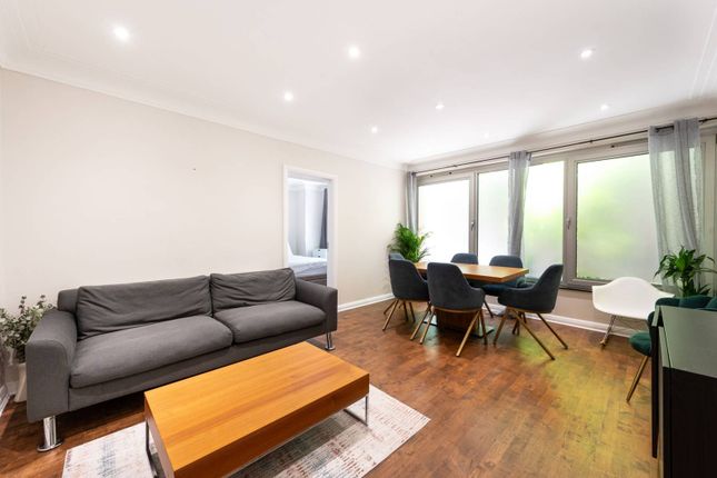 Flat for sale in Queensborough Mew, Bayswater, London