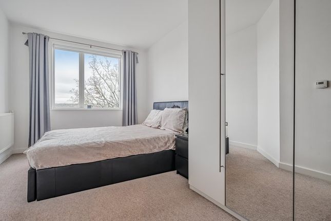 Flat for sale in Russell Square, Horley, Surrey