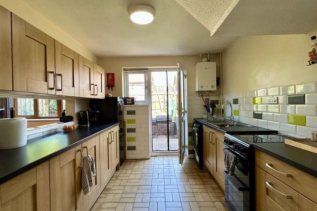 77, Newport Road, Caldicot photo 2