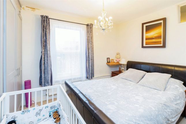 Terraced house for sale in Winfield Street, Dunstable, Bedfordshire