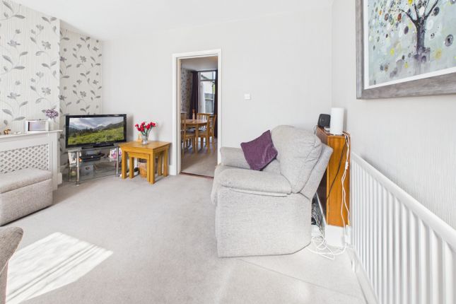 10, Meadow Road, Bromley photo 3