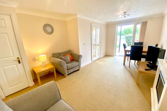 2 Faregrove Court, Grove Road, Fareham photo 3