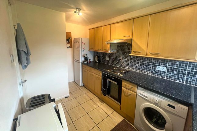9, Yeomans Close, Tongham photo 4