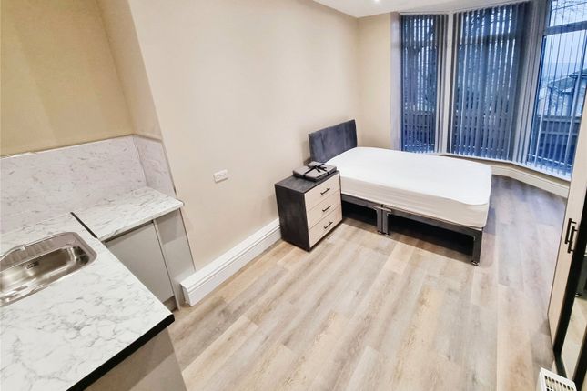 Room to rent in Spring Gardens Lane, Keighley, West Yorkshire