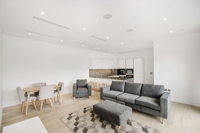 Thumbnail Flat to rent in Central Avenue, London
