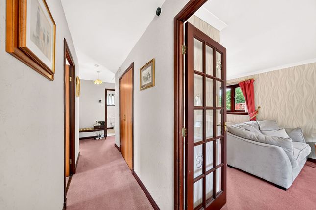 7 Balmoral Gardens, Livingston photo 4
