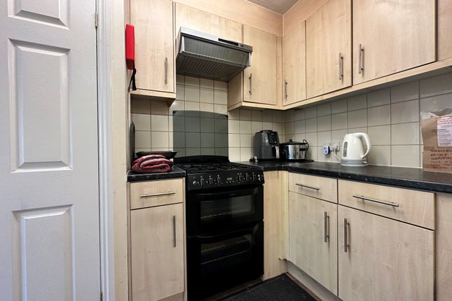 ROOM 5, 200, Farnborough Road, Farnborough photo 5