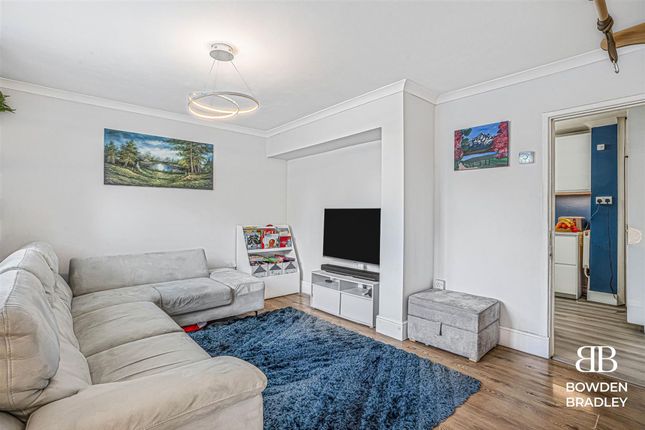 250 Manford Way, Chigwell photo 4