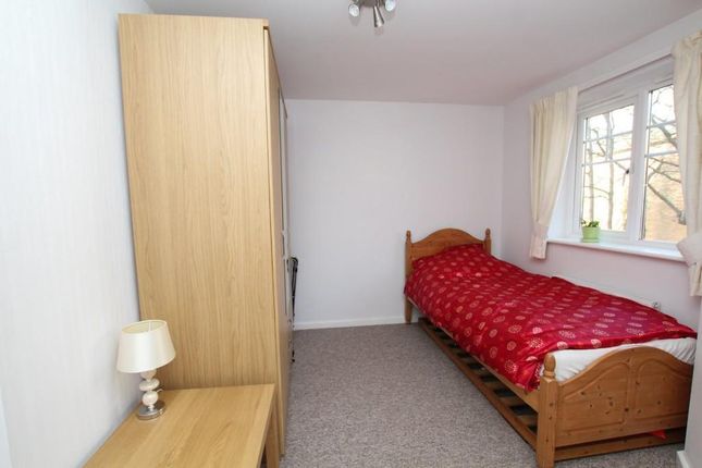 Flat for sale in Dunhill Avenue, Coventry