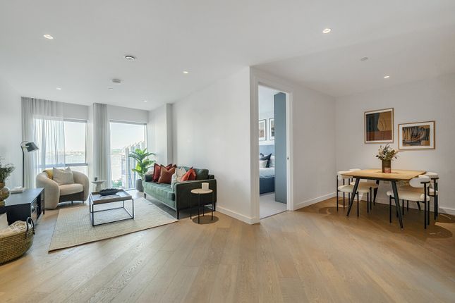 4 UPPER RIVERSIDE, Cutter Lane, London photo 3