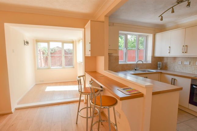 37, Corsican Pine Close, Newmarket photo 2