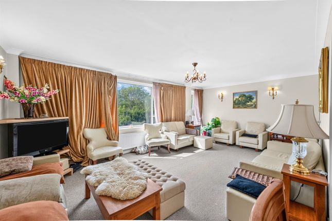 Flat 6, Glendene, 115, Victoria Drive, London photo 2