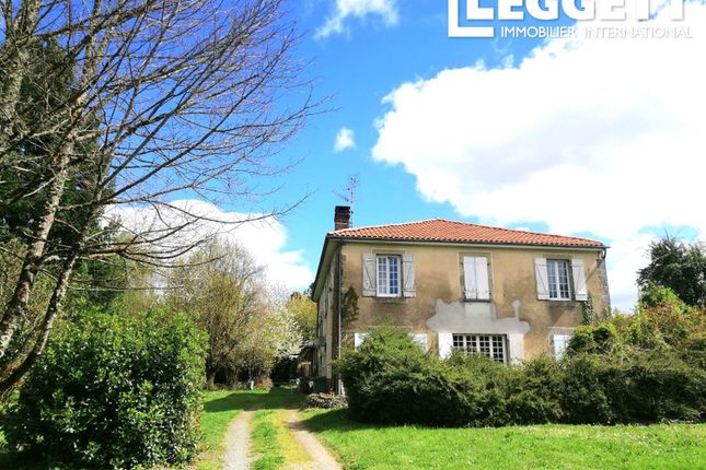 Villa for sale in Vayres, Haute-Vienne, Nouvelle-Aquitaine