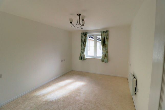 Flat for sale in Penn Road, Hazlemere, High Wycombe
