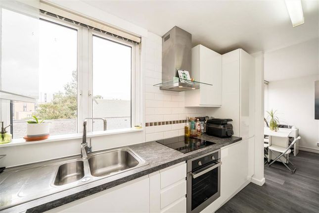 Flat 43, 2A, Navarre Road, London photo 2