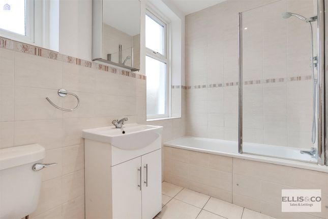 Flat 2, 37,, Chichele Road, London photo 3