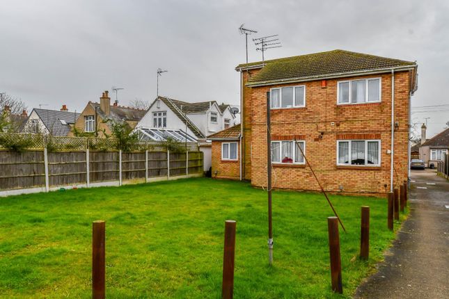 Flat for sale in Eastcote Grove, Southend-On-Sea