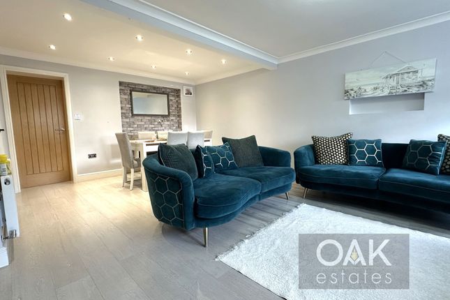 7 Southview Close, Waltham Cross photo 2