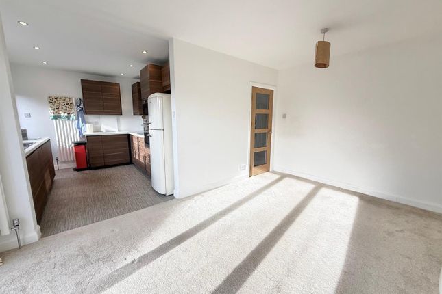 25, Larch Avenue, Macclesfield photo 3