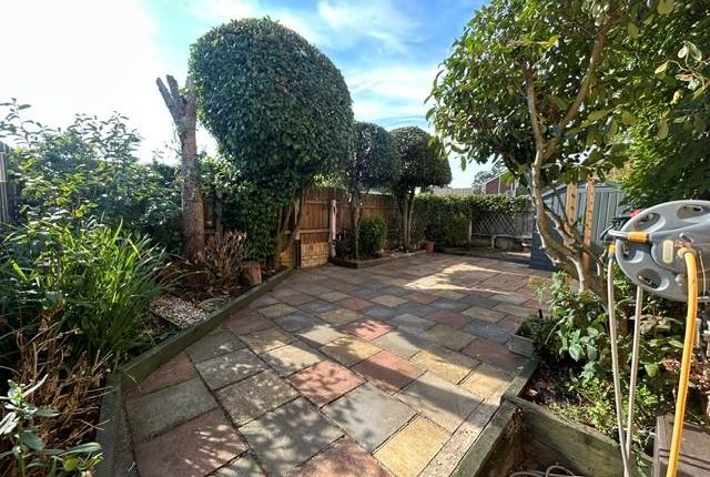 10, Hazel Parade, Penrose Road, Fetcham photo 2