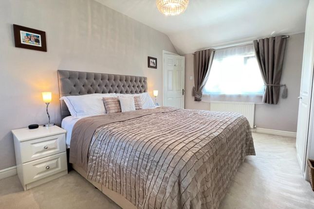 84, Longcroft Lane, Welwyn Garden City photo 4