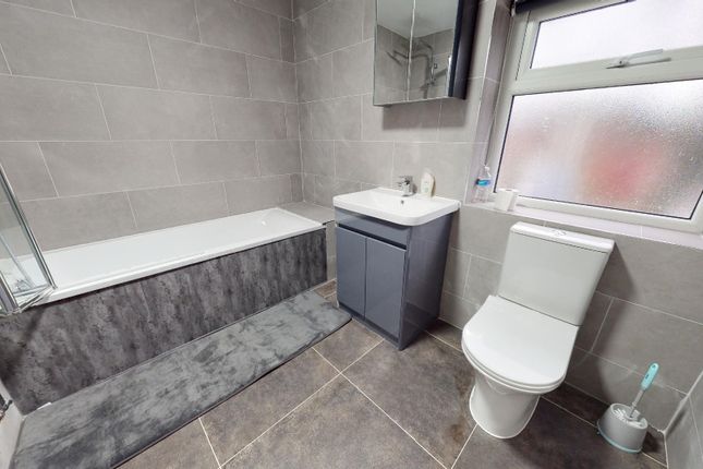 Room to rent in Moss Vale Road, Manchester