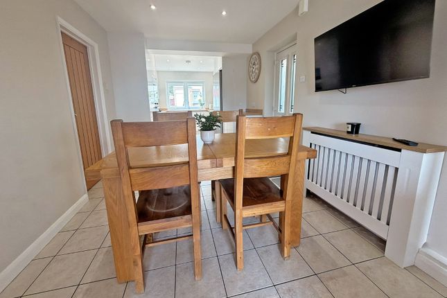 9 Gladstone Rise, High Wycombe, Buckinghamshire photo 4