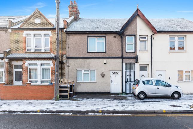 Thumbnail Flat to rent in Western Road, Colliers Wood, London