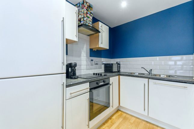 44 Beringa, Gotts Road, Leeds photo 3