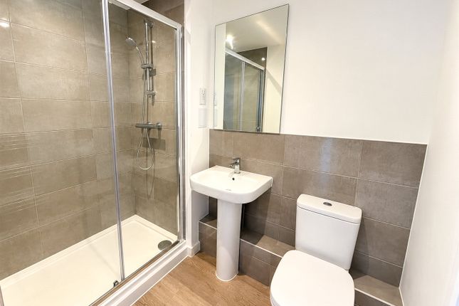Flat 39, Langton House, 12, Old Market Place, Surrey photo 5