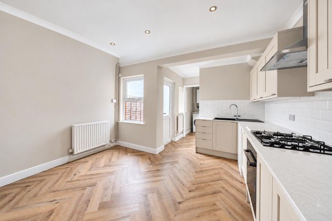 95, Kings Road, Godalming photo 4