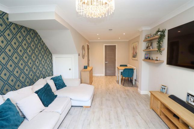 2, House Plat Court, Fleet photo 2
