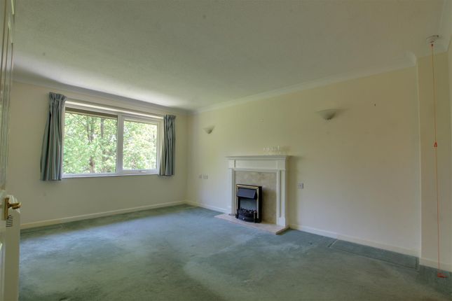 31, Homewillow Close, London photo 2