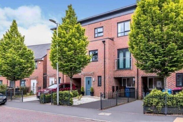 Thumbnail Town house to rent in Lord Street, Salford