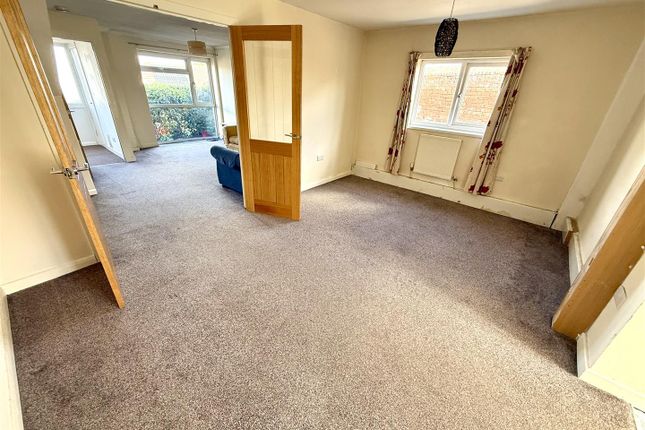 59, Walnut Tree Avenue, Hereford photo 3