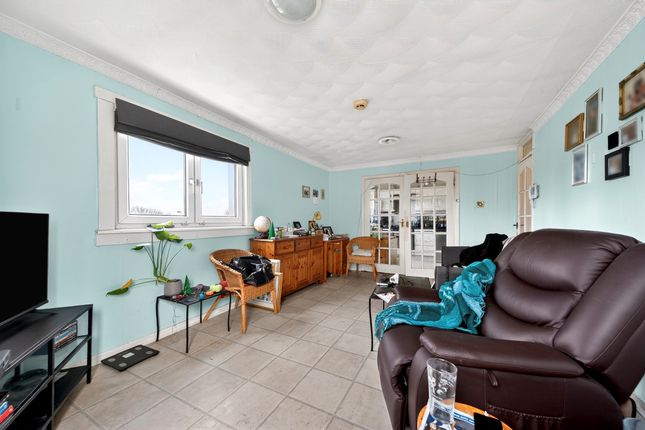 64, Mill Court, Glasgow photo 4