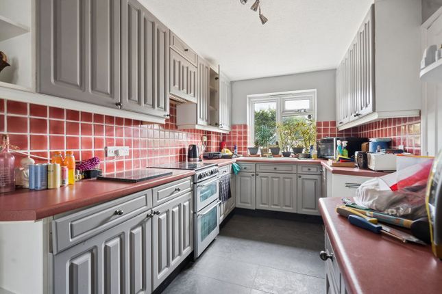 12 Travis Court, Farnham Royal photo 4