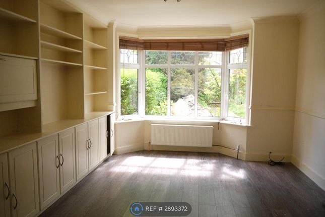 4-bed house on Farm Road, Edgware, £2,995/mo