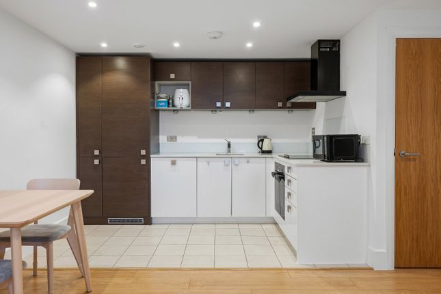 Flat 29, Angel Wharf, 168, Shepherdess Walk, London photo 3