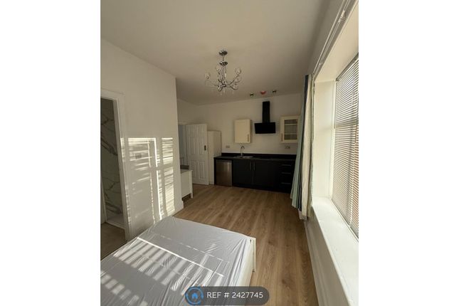 Room 3 - Upstairs Ensuite With Kitchenette
