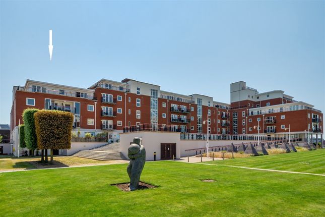 Thumbnail Flat for sale in 14 Arethusa House, Gunwharf Quays, Old Portsmouth, Hampshire