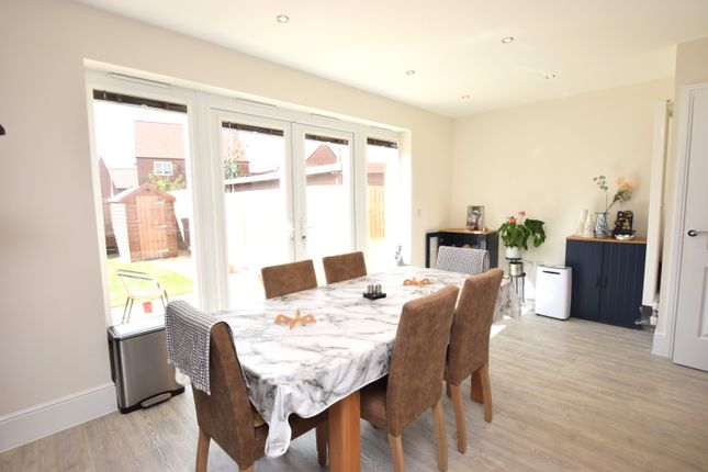 4, Bradshaw Close, Huntingdon photo 5