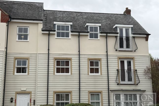 66, Farnborough Drive, Northamptonshire photo 3