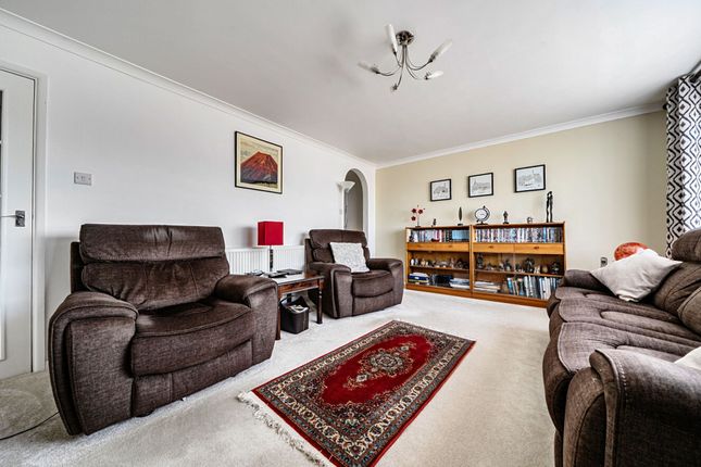 12 Tretawn Gardens, Chichester photo 2